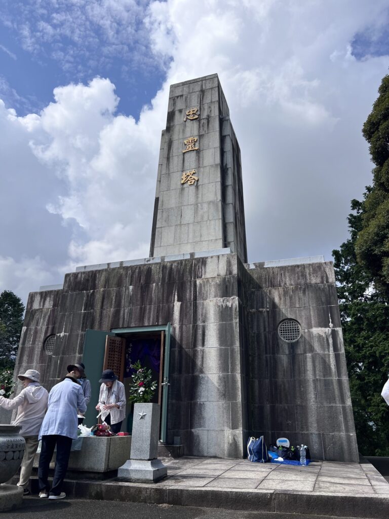 嶺南忠霊場清掃奉仕にて先人たちを思う